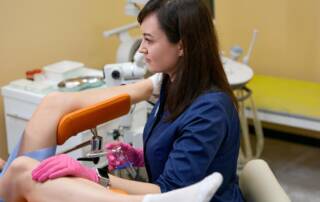 doctor-providing-examination-of-female-patient-venaziel-mvz-haemorrhoids