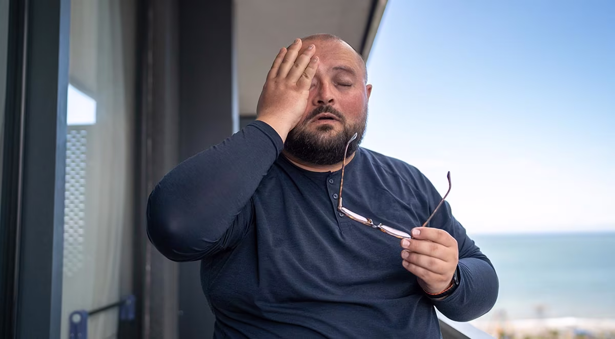 Wpływ żylaków i krętych żylaków na zdrowie seksualne i sprawność seksualną 4 otyły-facet-cierpi-na-problemy-z-zylami-takie-jak-zylaki-i-potrzebuje-leczenia-dla-zdrowia-seksualnego