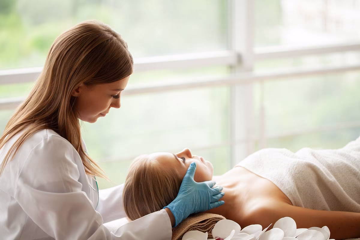 aesthetik-medizin-berlin-mitte-minimal-invasiv-venaziel Ästhetische Medizin in Berlin-Mitte – minimalinvasive Faltenbehandlung, Hautstraffung und Fettreduktion bei VenaZiel